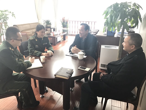 消防支隊來調(diào)研.jpg 消防支隊來調(diào)研.jpg